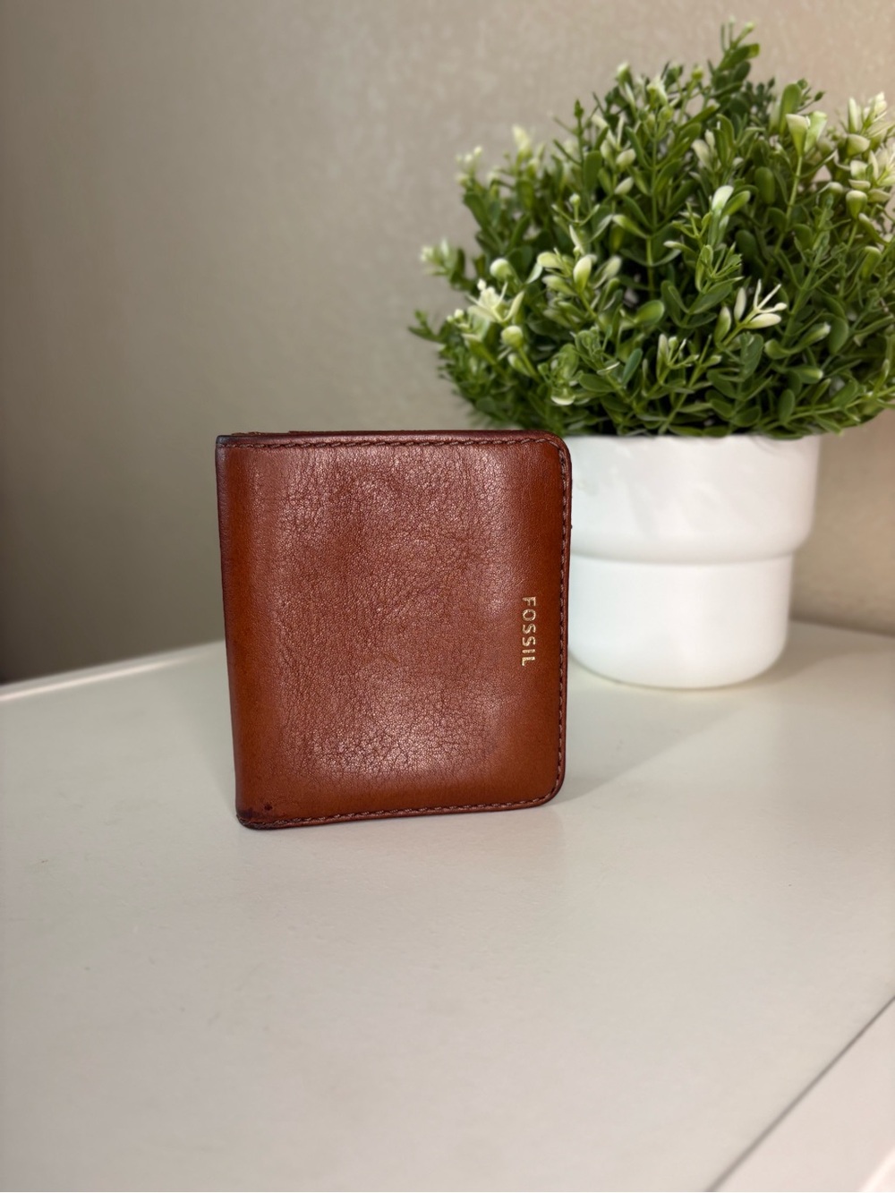 Vintage Fossil Brown Leather Small Bifold Wallet Zip Pocket ID Window